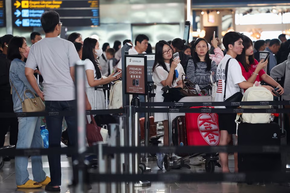 Indonesia Reopens Jakarta Airport as Anak Krakatau Ash Clears, but Fresh Eruptions Threaten Flight Disruptions